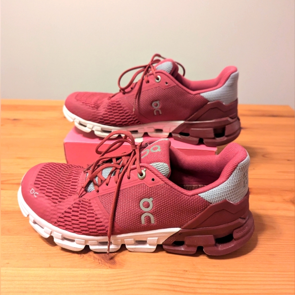 On Cloudflyer Women's Size 9 shoes